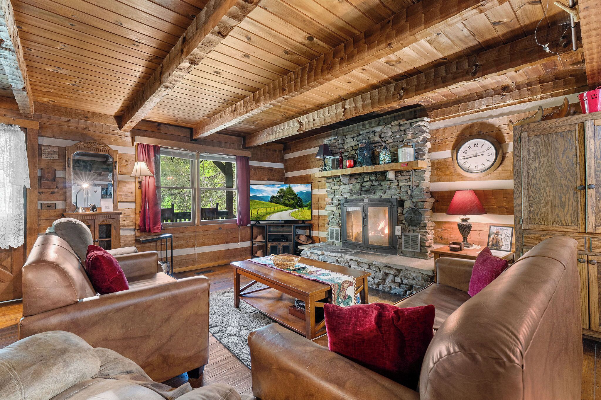 TV connectée, cheminée, jeux vidéo