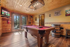 Game room - 1 Great Mountain View-3 Bed Cabin in Wears Valley (SEVIERVILLE)
