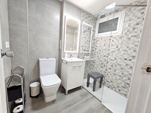 Hårtørrer, håndklæder, Sæbe, Toiletpapir