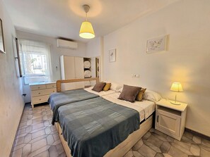 1 chambre, bureau, fer et planche à repasser, Wi-Fi gratuit