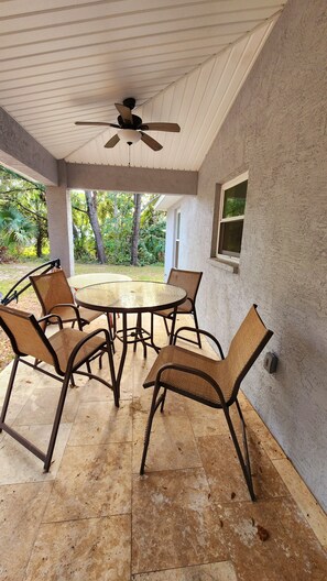 Outdoor dining - Brand new 3 bedroom 2 bath home in Crystal River just off Ozello Trail! (Crystal River)