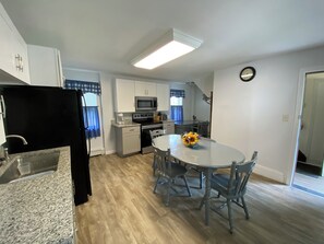 Private kitchen - 6 Bedroom Cottage at the 500 acre Poland Spring Resort! (Poland Spring)