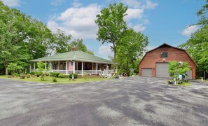 Exterior - Lakeside Ranch Cabin with OPTIONAL HOT TUB (Golden)