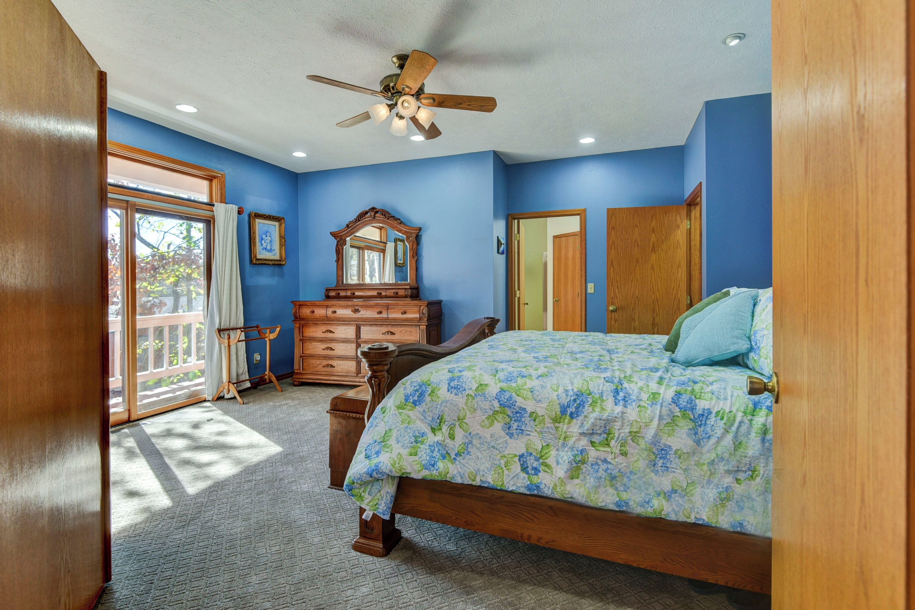 4 makuuhuonetta, työpöytä, silitysrauta/-lauta, ilmainen Wi-Fi