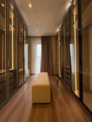 Apartament superior, balcó | Armari rober