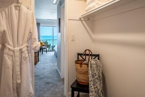 2 habitaciones, tabla de planchar con plancha y cuna de viaje 