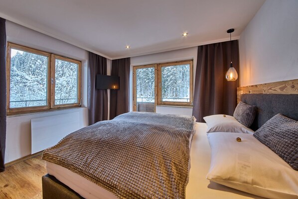 Classic Apartment, 2 Bedrooms, Non Smoking, Balcony | 2 bedrooms, free WiFi