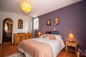 4 chambres, fer et planche à repasser, lit parapluie, Wi-Fi