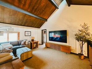 Smart TV y chimenea