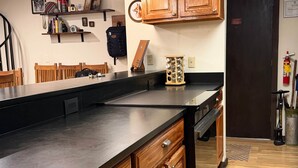 Coffee/tea maker, fridge, microwave, oven - Mountain Views, 3BR, HotTub & Ski Access (Crested Butte)