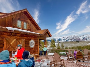 Skit to Uley's Cabin and grab a bite or a drink.