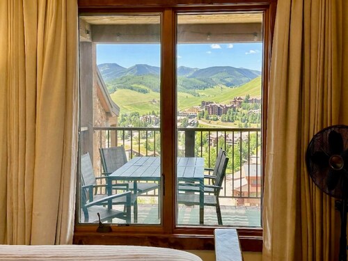 Trailside 3BR Top-Floor Views and Sauna