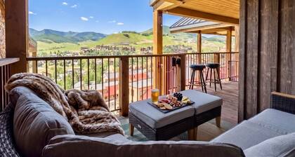 3BD • Located At Trailhead • Mountain Views