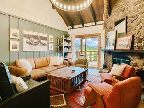 Unclassified image, 4 of 47, button