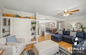 Luokittelematon kuva, 3 kautta 53, painike