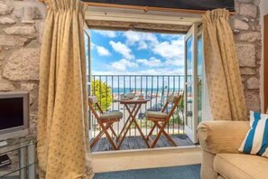 Apartment | 1 bedroom - Harbourside Apartment With Seaviews and Parking (Penzance)