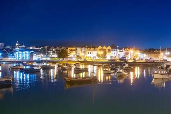 Apartment | 1 bedroom - Harbourside Apartment With Seaviews and Parking (Penzance)