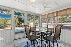 Dining - Bright Jax Beach Pool Retreat with Heat, AC, WiFi, Bikes etc (Jacksonville Beach)
