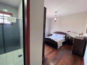 3 bedrooms, desk, free WiFi, bed sheets