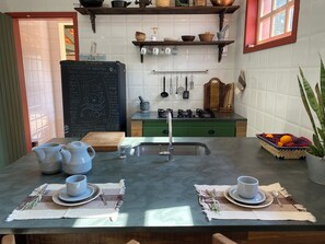 Fridge, microwave, oven, stovetop - House in the Historic Center of Catas Altas (Centro Catas Altas)