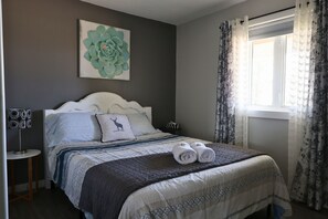 4 bedrooms, iron/ironing board, WiFi, bed sheets