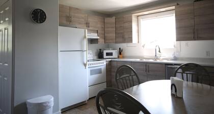 Le Chalet 4BR 2 BA + Large Parking