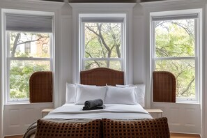 5 bedrooms, iron/ironing board, free WiFi, bed sheets