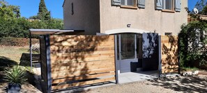 Exterior - In the heart of Provence between Alpilles and Luberon, Avignon and Aix en Provence. (Vernègues)