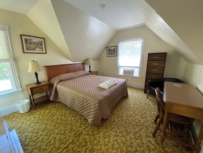 2 bedrooms, iron/ironing board, bed sheets