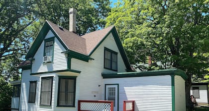 2 Bedroom Cottage at the 500 acre Poland Spring Resort with lots of onsite activities!