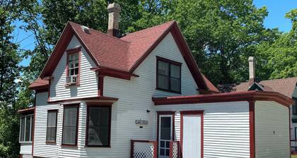 2 Bedroom Cottage at the 500 acre Poland Spring Resort with lots of onsite activities!