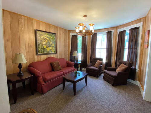 2 Bedroom Cottage at the 500 acre Poland Spring Resort with lots of onsite activities!