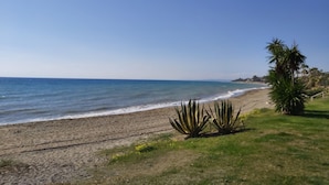 Apartment | Beach - Beachfront 4-bed Pet-friendly Poolside Top Flat (Estepona)