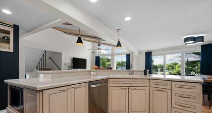 Lakehouse - Heated Pool, Hot Tub, Kayaks, Games, Fire Pit