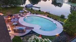 Outdoor pool, a heated pool - Lakehouse - Heated Pool, Hot Tub, Kayaks, Games, Fire Pit (Battle Creek)