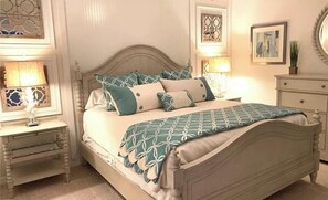 2 Schlafzimmer, Schreibtisch, Bügeleisen/Bügelbrett, Reisekinderbett