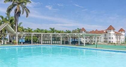 Paradice By The Sea, studio with AC and Wi-Fi in delightful Montego Bay