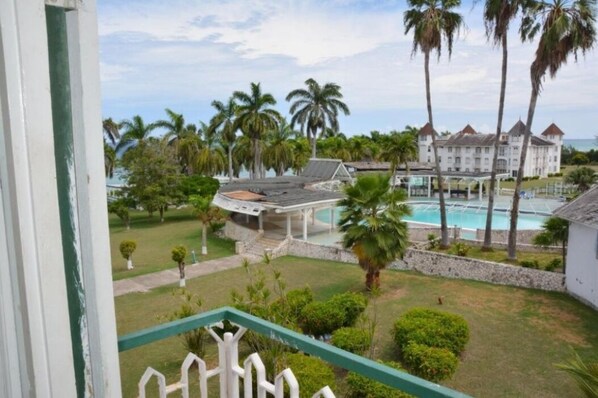 Property grounds - Paradice By The Sea, studio with AC and Wi-Fi in delightful Montego Bay (Montego Bay)