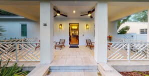 Exterior detail - Modern 4-bedroom house in historic Old Northeast St. Pete, 1 mile to downtown (St. Petersburg)