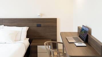 1 chambre, coffres-forts dans les chambres, bureau, Wi-Fi gratuit