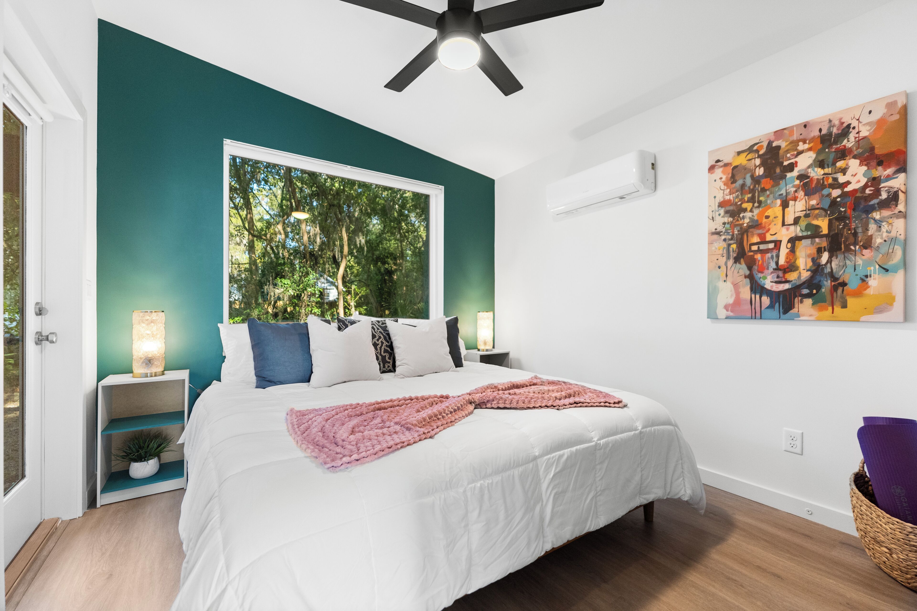 1 bedroom, desk, iron/ironing board, WiFi (free)
