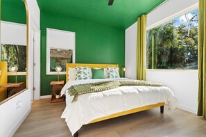 3 bedrooms, desk, iron/ironing board, free WiFi