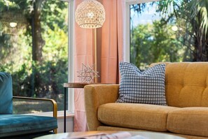 Smart-TV, Bücher, Arbeitsbereiche