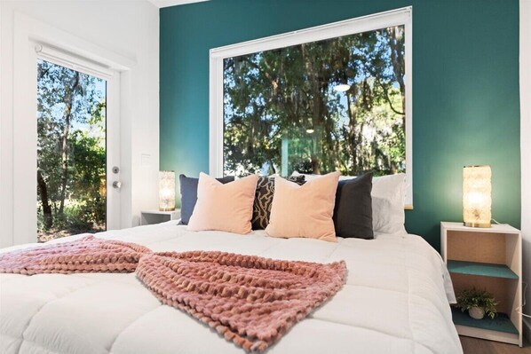 4 bedrooms, desk, iron/ironing board, free WiFi