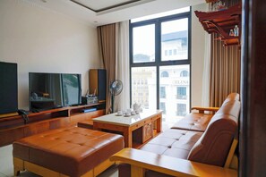 Phòng đôi Royal, bồn tắm, quang cảnh núi | Bộ đồ giường cao cấp, nệm cao su hoạt tính (memory foam), minibar 