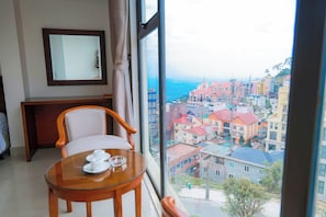 Premium bedding, memory-foam beds, minibar, individually decorated - Ngan Ha Hotel Panorama View (Tam Dao)
