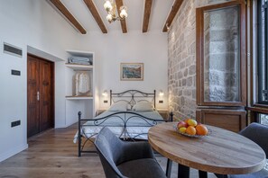 1 soverom, strykejern/-brett, wi-fi (inkludert) og sengetøy