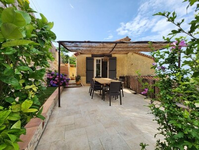 House with sea view for 4/6 people, 10 minutes walk from the beach