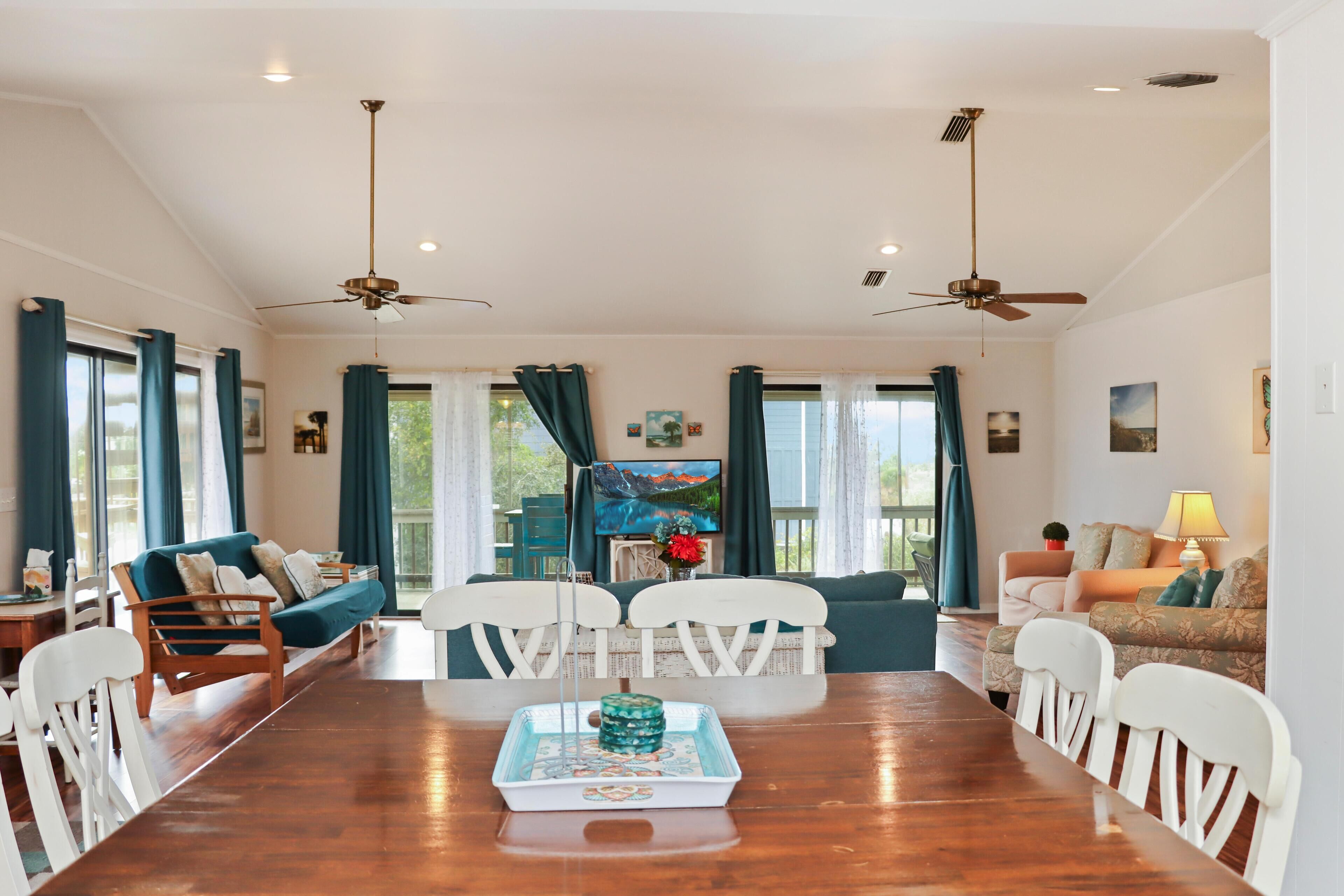 House, 1 King Bed with Sofa bed (Blue Moon Cottage) | Living area