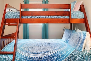 House, 1 King Bed with Sofa bed (Blue Moon Cottage)